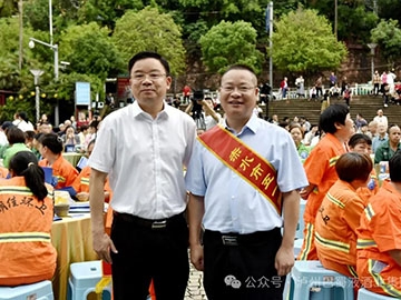 喜報|巴蜀液酒業(yè)集團總工程師、貴州貴官醬酒業(yè)總經(jīng)理蒲剛榮獲赤水市五一勞動獎?wù)隆?貴州貴官醬酒業(yè)執(zhí)行總經(jīng)理顏書金榮獲赤水工匠